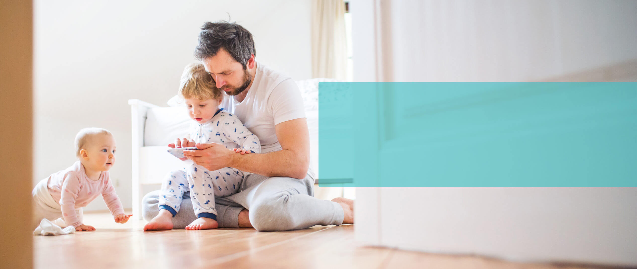 dadwithkidsonphonesliderimage